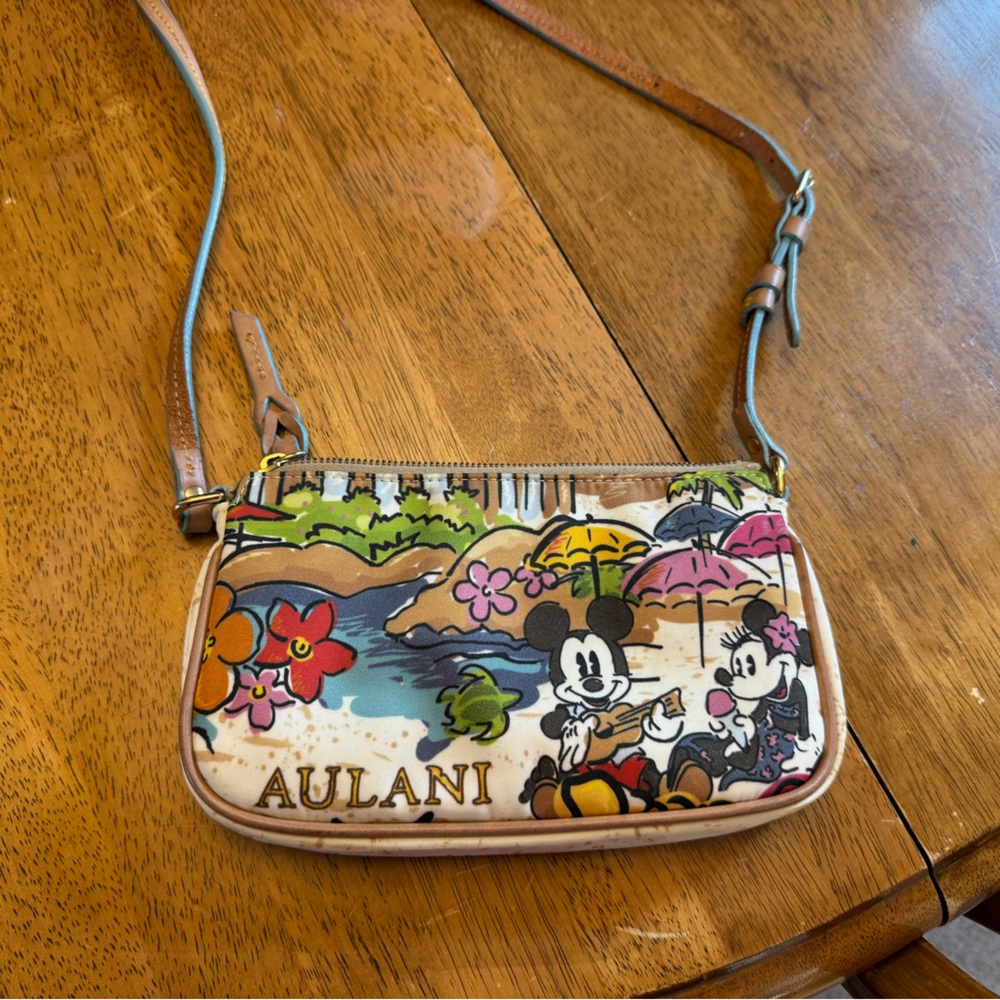 Disney Aulani Dooney and Bourke 2015 Pouchette